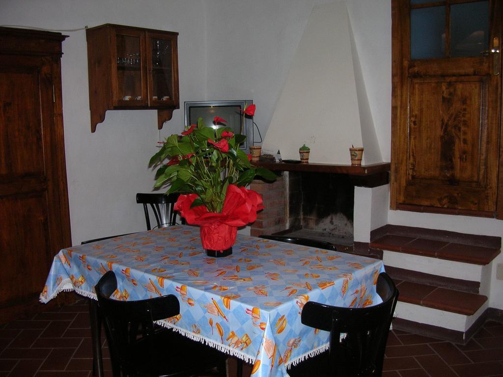 Отель Borgo Vecchio Монтальчино Номер фото