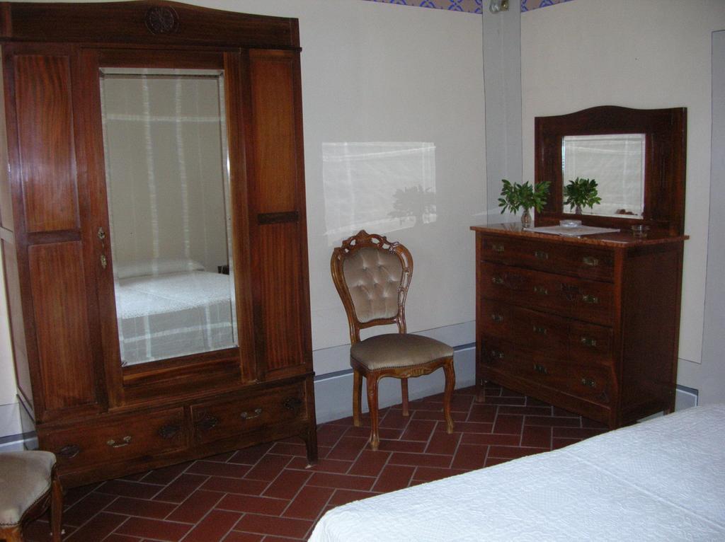 Отель Borgo Vecchio Монтальчино Номер фото